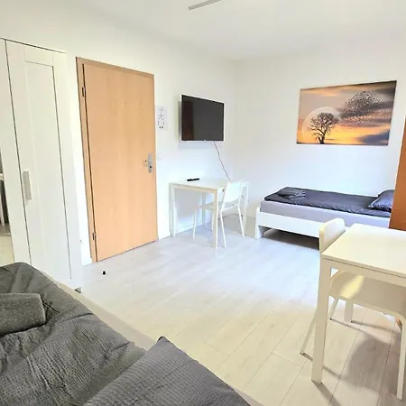 Daire Monteurwohnung Mit Terrasse, 6 Zimmer, Voll Ausgestattet, Waesche Inklusive, Kostenfreier Parkplatz Und Wlan - Kp01 *
