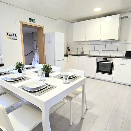 Appartement Monteurwohnung Mit Terrasse, 6 Zimmer, Voll Ausgestattet, Waesche Inklusive, Kostenfreier Parkplatz Und Wlan - Kp01