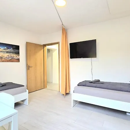 Daire Monteurwohnung Mit Terrasse, 6 Zimmer, Voll Ausgestattet, Waesche Inklusive, Kostenfreier Parkplatz Und Wlan - Kp01 Iserlohn