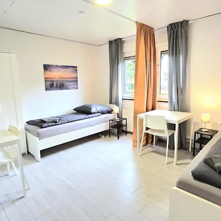Monteurwohnung Mit Terrasse, 6 Zimmer, Voll Ausgestattet, Waesche Inklusive, Kostenfreier Parkplatz Und Wlan - Kp01